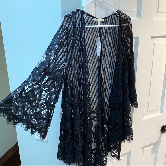 Francesca's Loren Striped and Scalloped Wrap - Picture 3 of 10